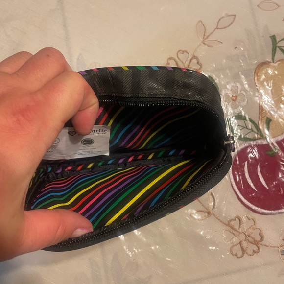 Hello kitty lounge fly small pouch - Picture 2 of 4